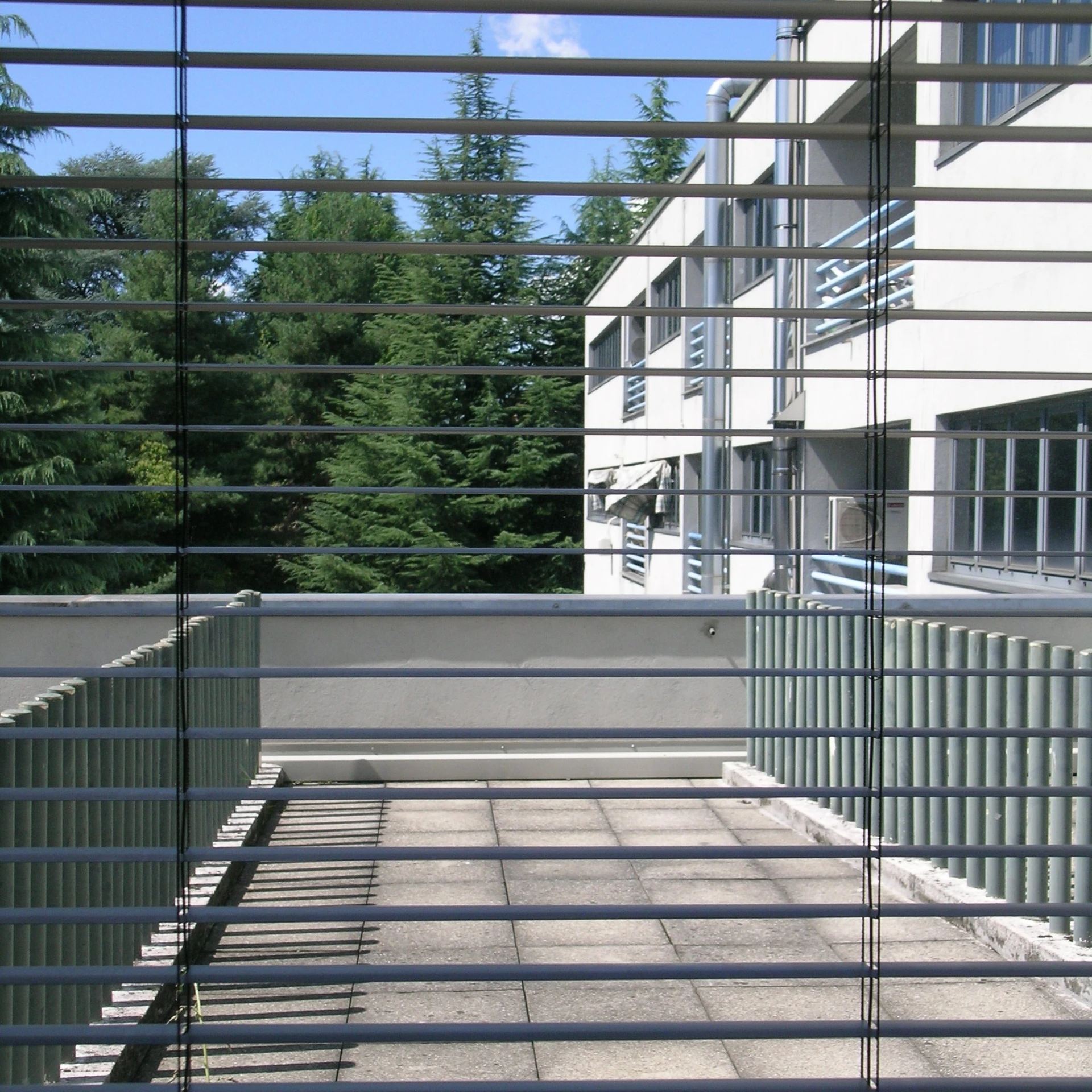 SJ Montage GmbH - Ihre Experten für Fenster, Türen, Rollladen und mehr