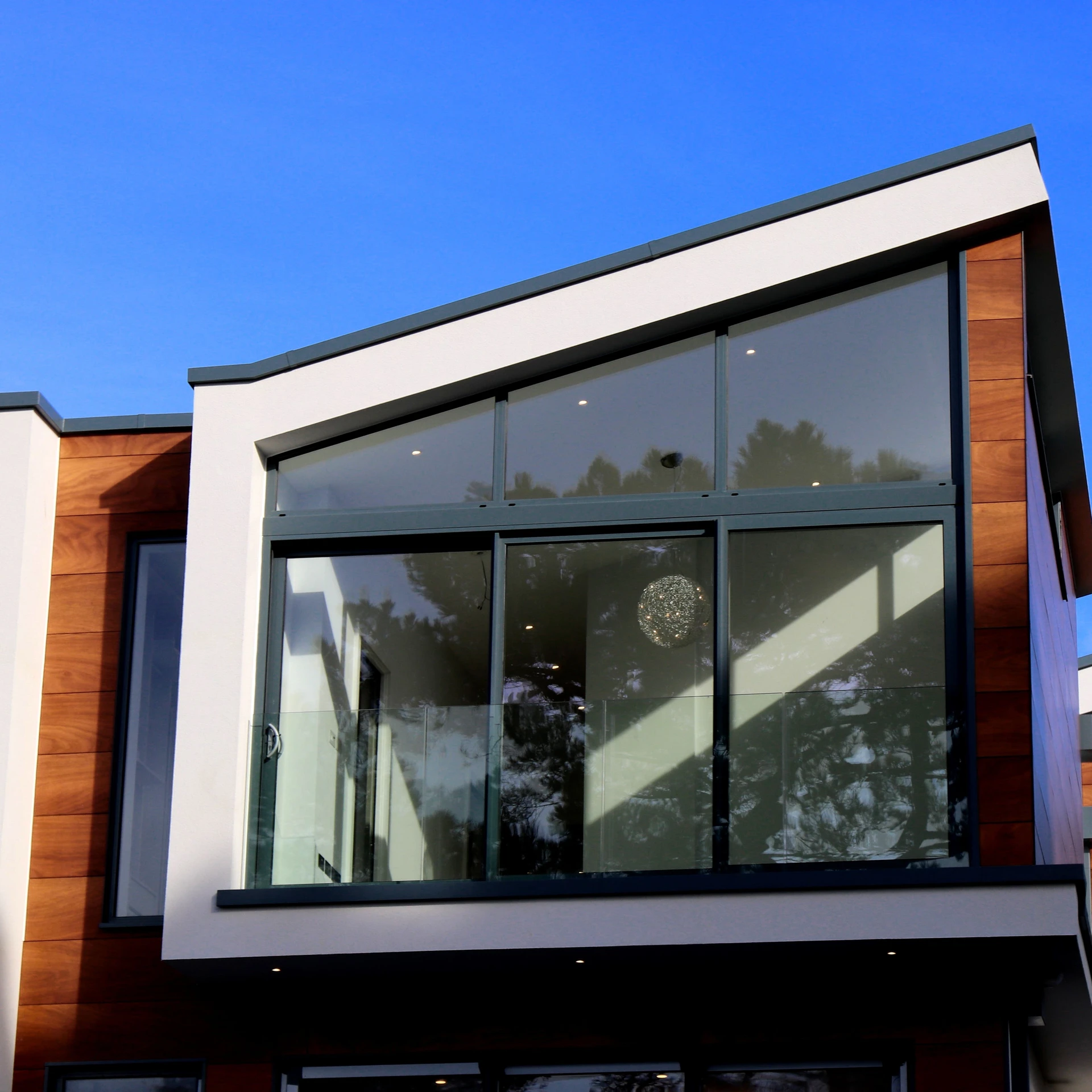 SJ Montage GmbH - Ihre Experten für Fenster, Türen, Rollladen und mehr